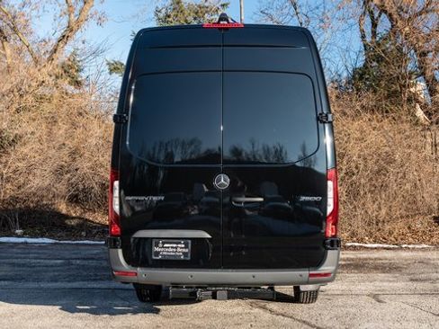 Used 2024 Mercedes-Benz Sprinter 2500 image 5