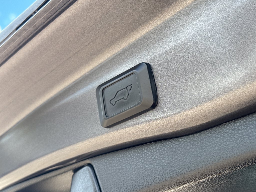 Used 2025 Toyota RAV4 XLE w/ Convenience Package AWD/4WD image 8