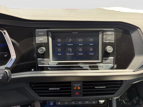 Used 2023 Volkswagen Jetta SE w/ Panoramic Sunroof Package FWD image 17
