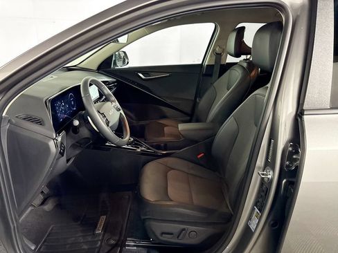 Certified 2024 Kia Niro Wind w/ Wind Preserve Package FWD image 12