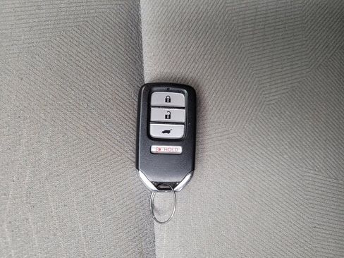 Used 2016 Honda Pilot LX image 32