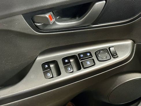Used 2019 Hyundai Kona SE AWD/4WD image 18