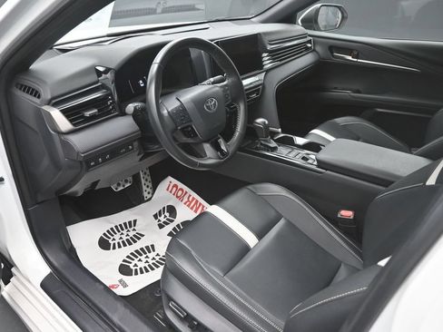 Used 2025 Toyota Camry SE FWD image 19
