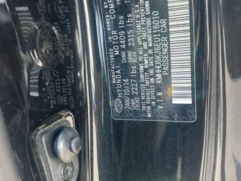 Used 2014 Hyundai Genesis 3.8 RWD image 12