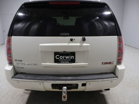 Used 2011 GMC Yukon XL Denali AWD/4WD image 3