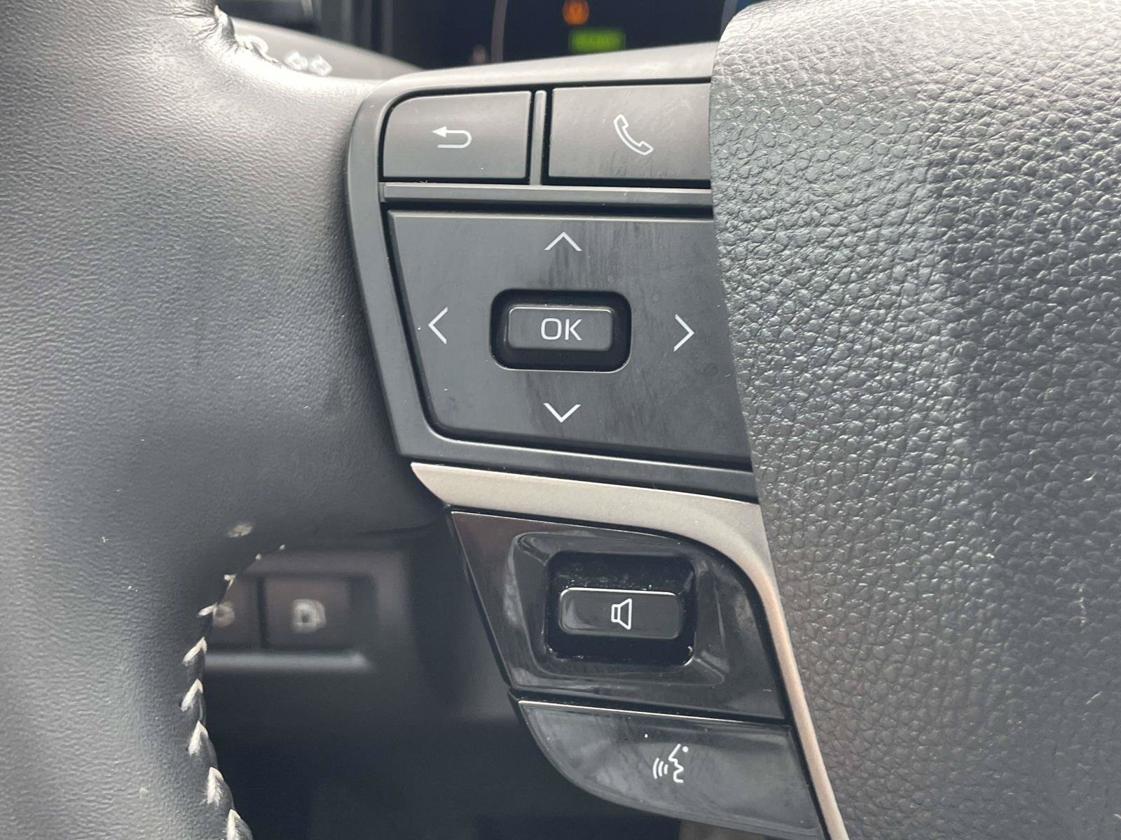 Used 2025 Toyota Camry SE FWD image 20