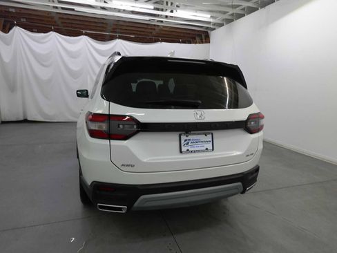 Used 2025 Honda Pilot Elite image 7