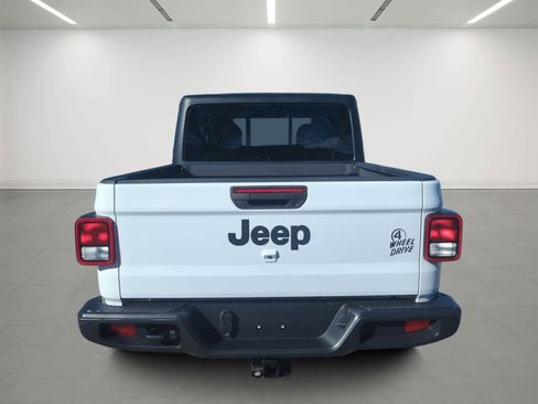 Used 2022 Jeep Gladiator Sport AWD/4WD image 5
