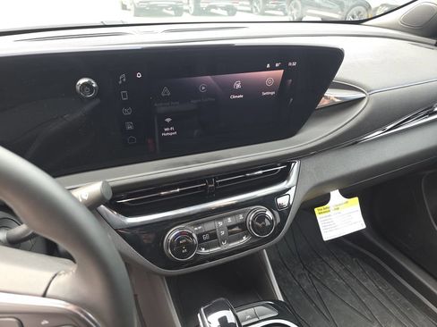 Certified 2024 Buick Envista Sport Touring w/ Convenience I Package FWD image 23