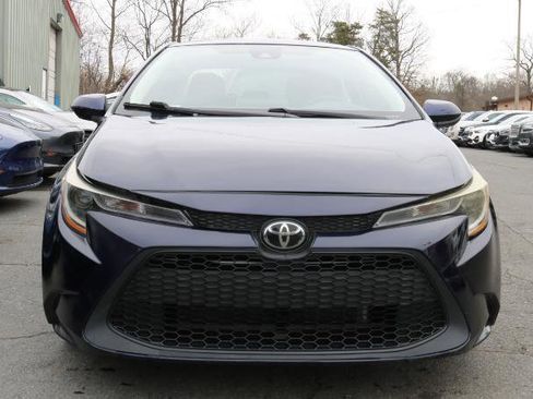 Used 2020 Toyota Corolla LE image 2