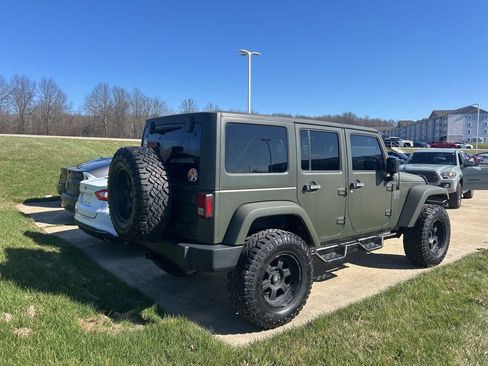 Used 2015 Jeep Wrangler Unlimited Sahara w/ Connectivity Group image 4