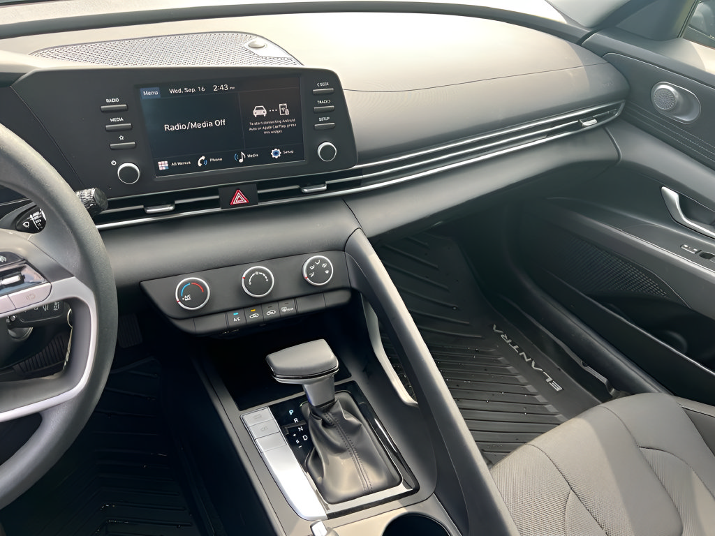 Certified 2026 Hyundai Elantra SE FWD image 23