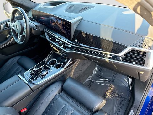 Used 2025 BMW X7 M60i image 15