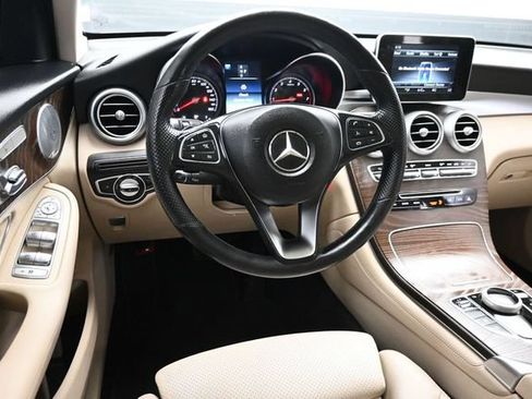 Used 2019 Mercedes-Benz GLC 300 4MATIC w/ Premium Package image 12