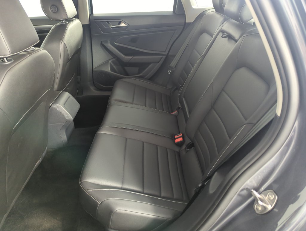 Used 2024 Volkswagen Jetta SE FWD image 29