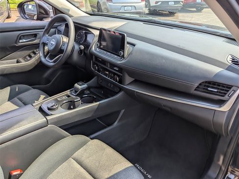 Used 2024 Nissan Rogue SV image 32