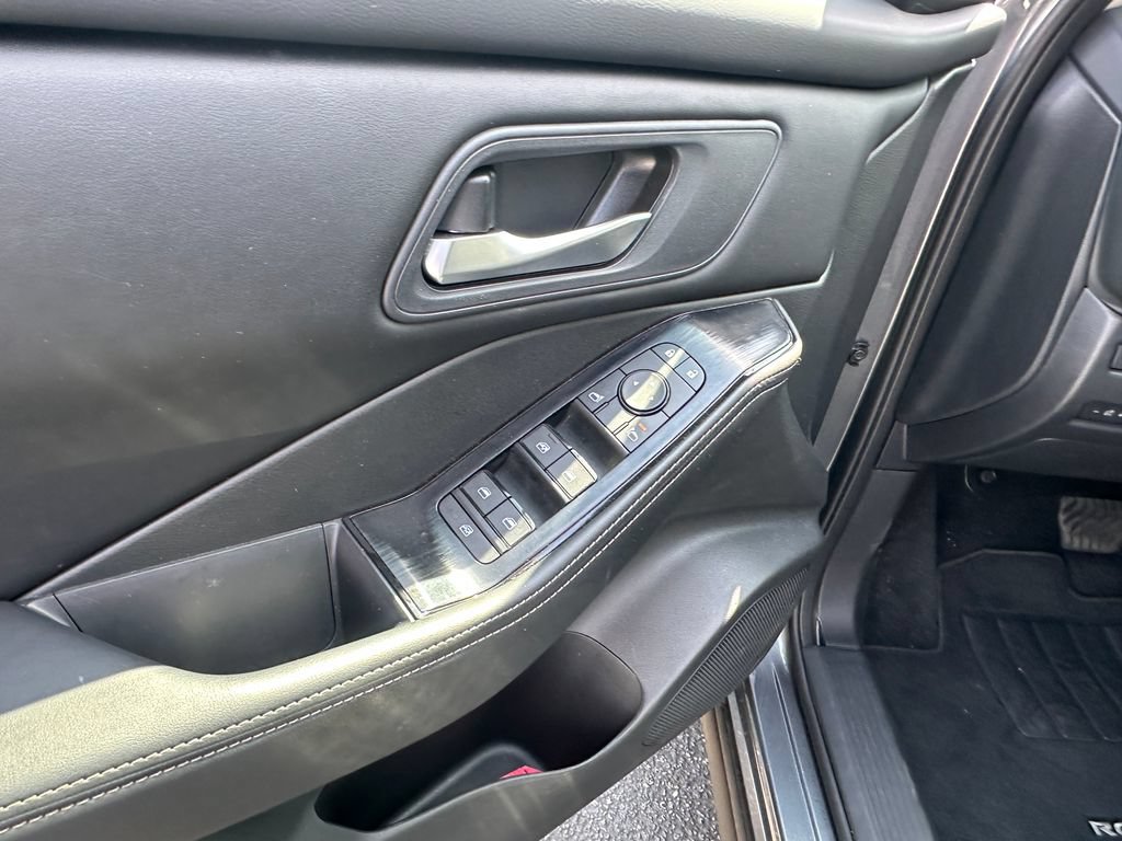 Used 2026 Nissan Rogue SV FWD image 23