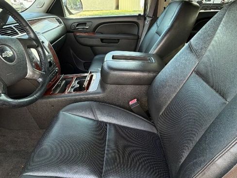 Used 2012 Chevrolet Avalanche LTZ AWD/4WD image 40