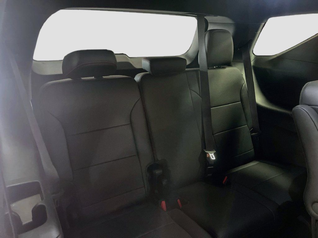 Used 2025 Chevrolet Traverse RS w/ LPO, Floor Liner Package AWD/4WD image 29