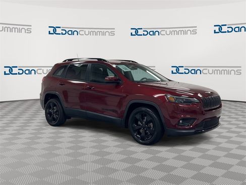 Used 2020 Jeep Cherokee Latitude Plus image 2