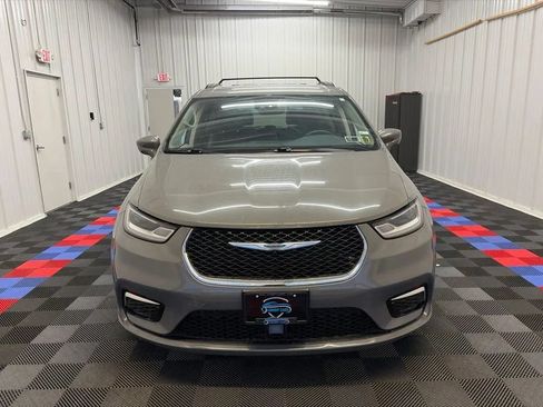 Used 2022 Chrysler Pacifica Touring-L FWD image 7