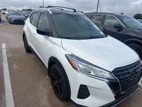 Used 2021 Nissan Kicks SV w/ Exterior Package FWD image 3