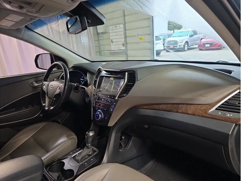 Used 2018 Hyundai Santa Fe SE image 8