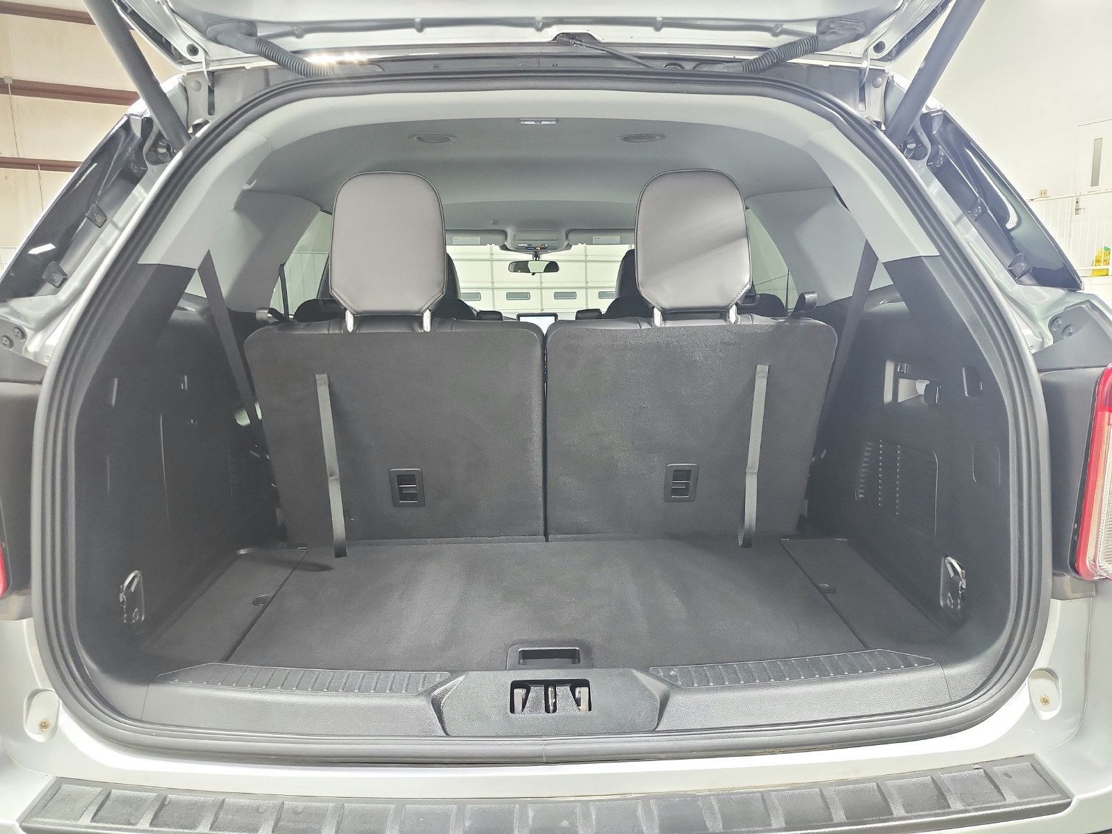 Used 2023 Ford Explorer XLT w/ Equipment Group 202A RWD image 41
