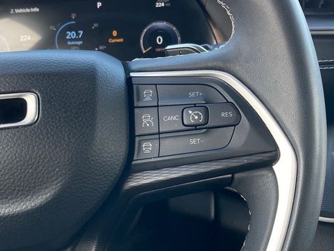 Used 2023 Jeep Grand Cherokee Laredo image 18