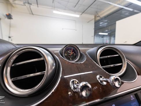 Used 2017 Bentley Bentayga AWD/4WD image 47