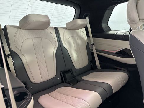 Used 2024 BMW X7 M60i w/ Executive Package AWD/4WD image 39