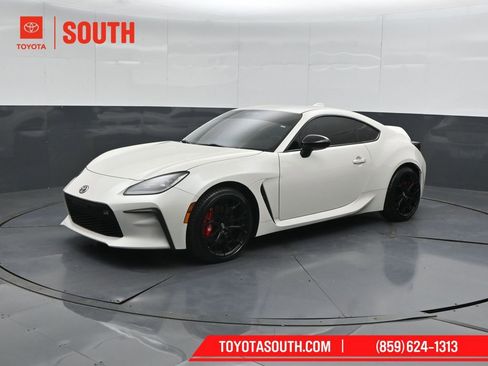 Used 2025 Toyota GR86 Premium w/ Performance Package RWD image 6