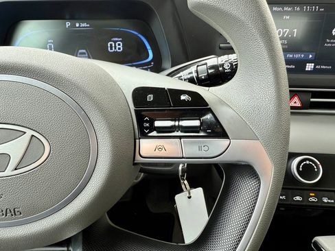 Used 2024 Hyundai Elantra SE image 17