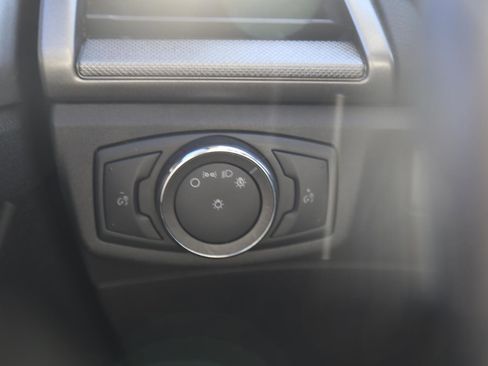 Used 2020 Ford Fusion SE image 9