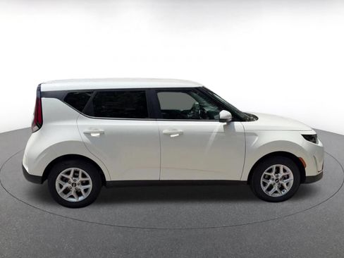 Used 2025 Kia Soul LX w/ LX Technology Package FWD image 15
