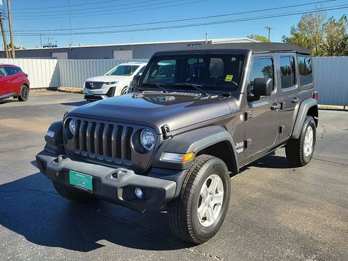 Used 2018 Jeep Wrangler Unlimited Sport S image 3