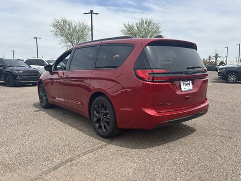 New 2026 Chrysler Pacifica Select w/ S Appearance Package FWD image 3