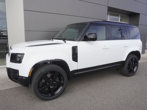 New 2026 Land Rover Defender 110 X-Dynamic SE image 3