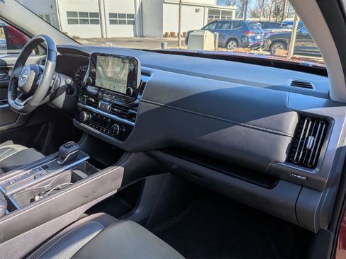 Used 2022 Nissan Pathfinder SL w/ SL Black Package image 47