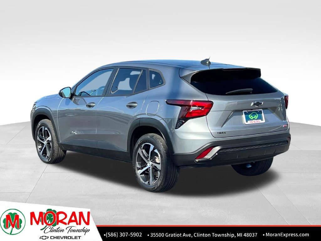 Used 2024 Chevrolet Trax RS w/ Driver Confidence Package FWD image 4