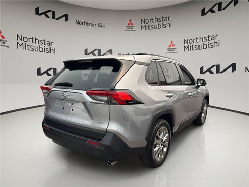 Used 2019 Toyota RAV4 XLE Premium w/ Cold Weather Package AWD/4WD image 5