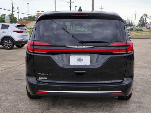 Used 2023 Chrysler Pacifica Touring-L FWD image 19