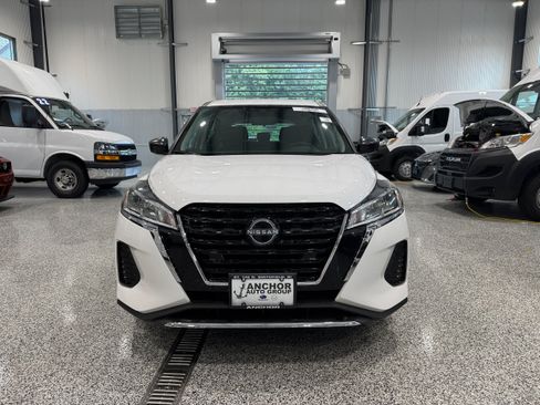 Used 2024 Nissan Kicks S FWD image 2