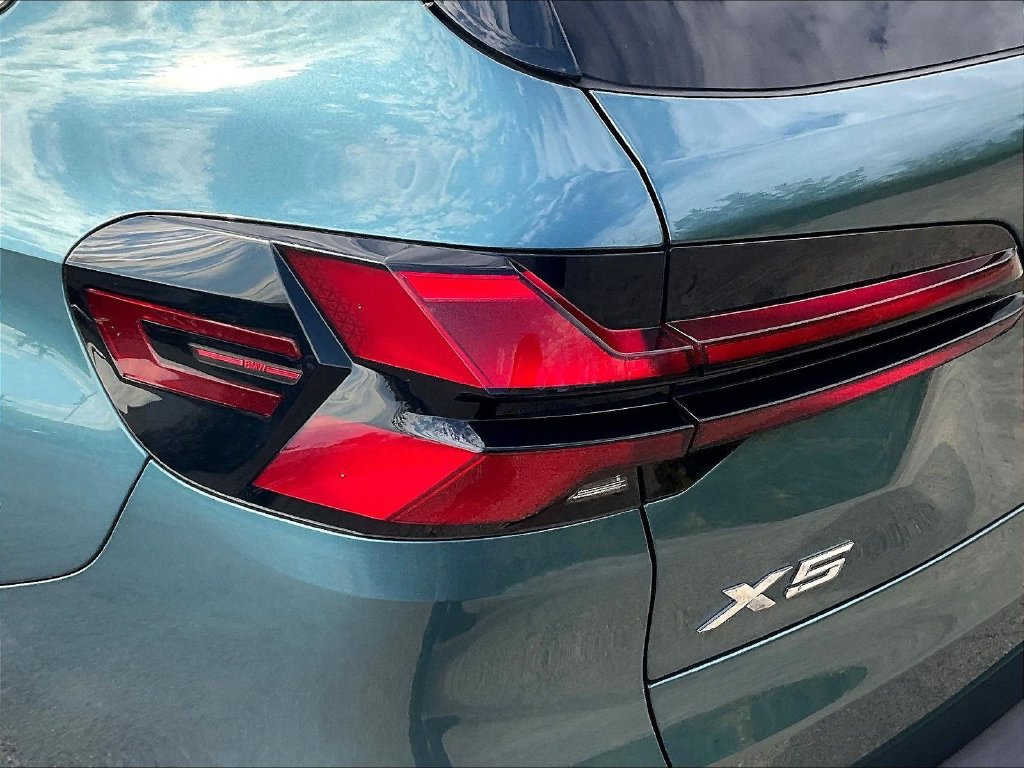 Used 2022 BMW X5 xDrive40i w/ M Sport Package AWD/4WD image 22