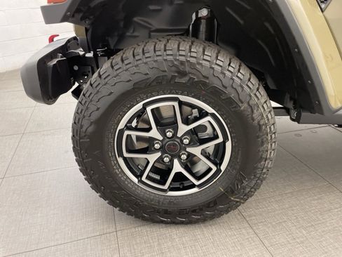 New 2025 Jeep Gladiator Rubicon w/ Convenience Group image 8