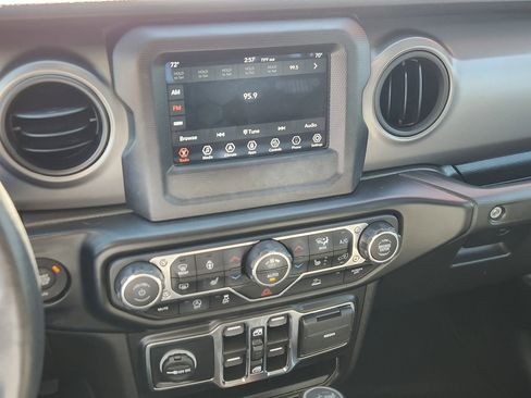 Used 2022 Jeep Wrangler Unlimited Sport image 32