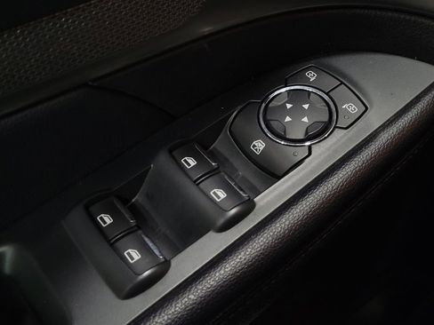 Used 2018 Ford Explorer XLT image 27