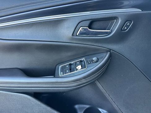 Used 2018 Chevrolet Impala LT FWD image 12