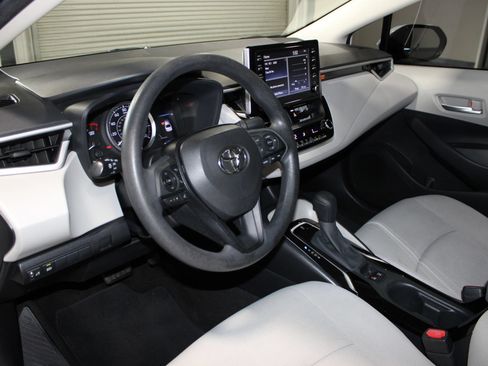 Used 2020 Toyota Corolla LE FWD image 20