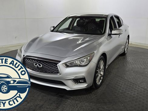 Used 2018 INFINITI Q50 Luxe w/ Cargo Package (L95) image 3